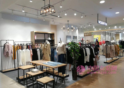 現(xiàn)在開服裝店還能賺錢嗎？機(jī)遇與挑戰(zhàn)并存